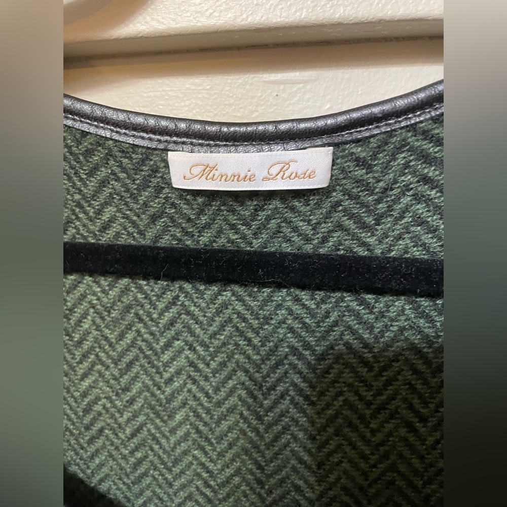 Cashmere Minnie Rose Knee Length Dress - Picture 2 of 8